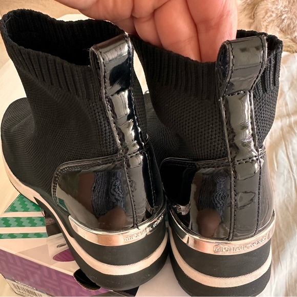 Beautiful Michael kors sneakers, excellent condition, Almost like new - Picture 2 of 10